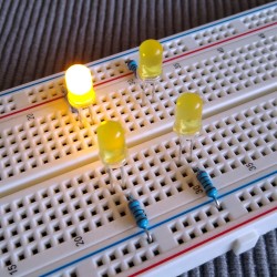 Adventskranz aus vier LED